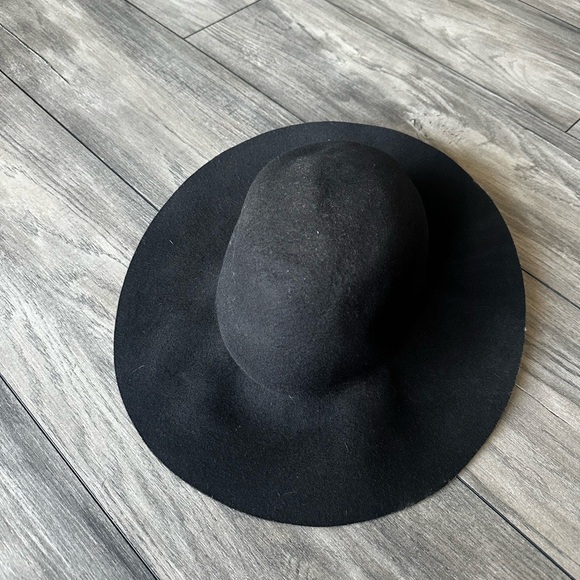 Floppy Black Wide-Brim Hat - Picture 6 of 6